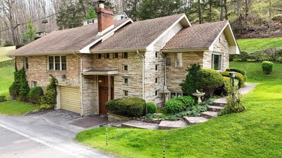 /international/us/3036-main-street-farmington-wv-110107544428/