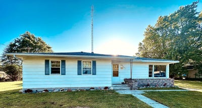 /international/us/2346-main-street-manistee-mi-110101076238/