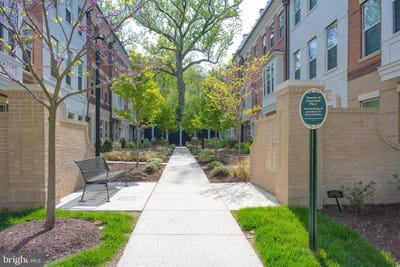 /international/us/10274-grosvenor-place-north-bethesda-md-110098987943/