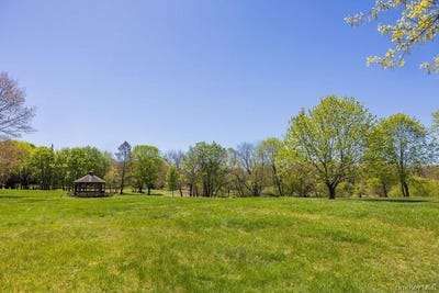 /international/us/604-cabot-court-e-saint-james-ny-110107721414/