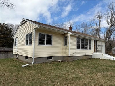 /international/us/21-nichols-lane-westerly-ri-110107028041/