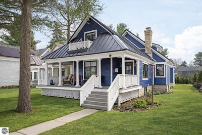 /international/us/525-fifth-street-traverse-city-mi-110108294195/
