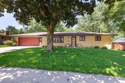 /international/us/2845-northridge-dubuque-ia-110101190861/