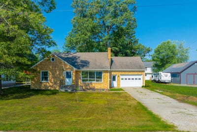 /international/us/3329-estes-street-norton-shores-mi-110101087842/