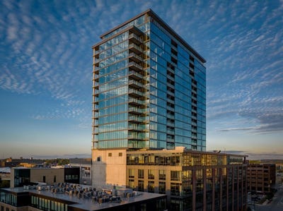 /international/us/144-oakes-street-sw-grand-rapids-mi-110099185242/