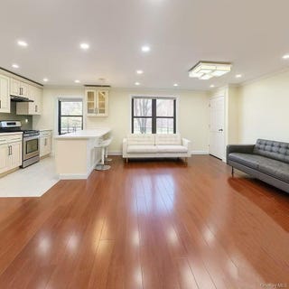 /international/us/19636-67-avenue-fresh-meadows-ny-110103757211/