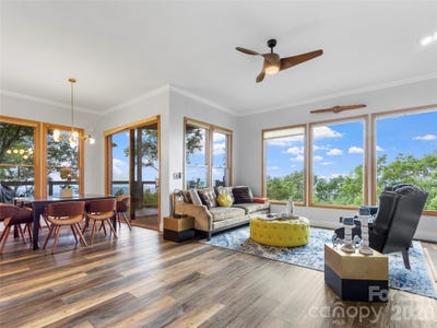 /international/us/66-club-villa-court-burnsville-nc-110107699346/