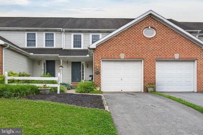 /international/us/4072-laurel-lane-mount-joy-pa-110108743581/