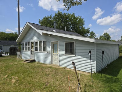 /international/us/119-capital-road-houghton-lake-mi-110101665344/