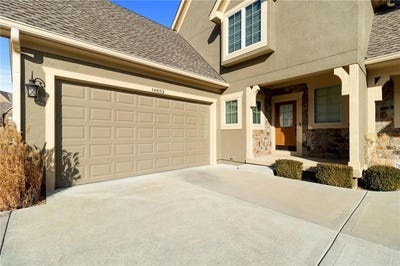 /international/us/14853-meadow-lane-leawood-ks-110110236097/