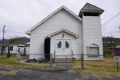 /international/us/89-main-street-justice-wv-110106784331/