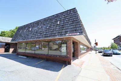 /international/us/266-main-street-newport-city-vt-110099995475/