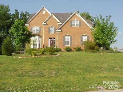 /international/us/7786-windsor-forest-place-harrisburg-nc-110100728447/