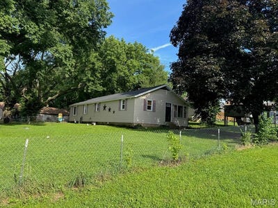 /international/us/819-s-8th-street-vandalia-il-110108392601/