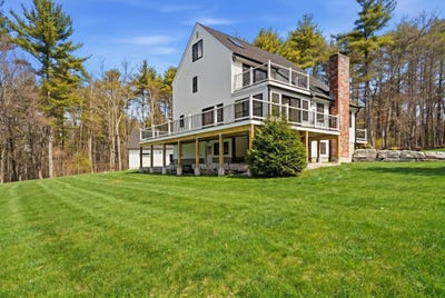 /international/us/13-sunridge-road-windham-nh-110107351184/