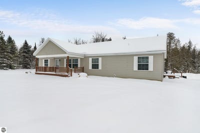 /international/us/433-alexander-road-vanderbilt-mi-110105526591/