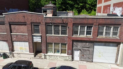 /international/us/82-water-street-augusta-me-110108343708/