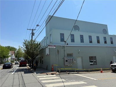 /international/us/536-smith-street-providence-ri-110108439668/
