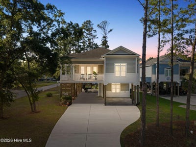 /international/us/2201-w-yacht-drive-oak-island-nc-110120604561/