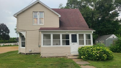 /international/us/207-n-state-street-gobles-mi-110100397762/