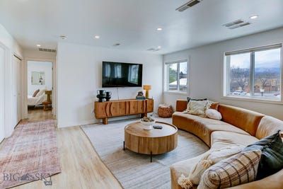 /international/us/329-s-b-street-street-livingston-mt-110099376686/