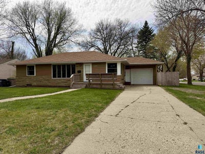 /international/us/1123-n-elmhurst-ave-luverne-mn-110102767943/