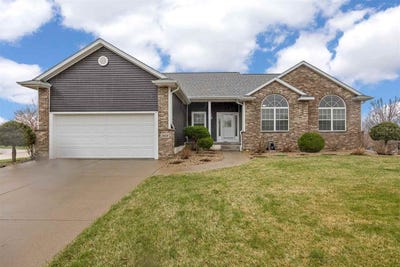 /international/us/2424-radcliffe-dr-sw-cedarrapids-ia-110107058936/