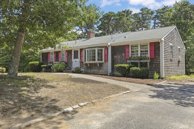 /international/us/15-driftwood-lane-harwich-ma-110101395648/