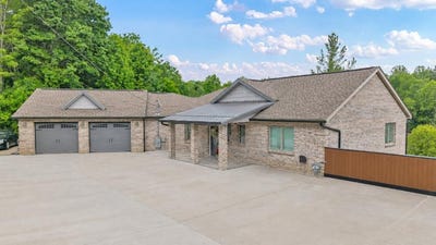 /international/us/131-orlando-street-beckley-wv-110107264561/
