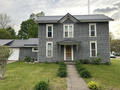 /international/us/318-e-linden-street-hartford-mi-110099451323/
