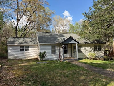 /international/us/1056-murphy-grove-road-halifax-va-110106951760/