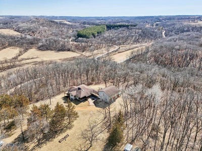 /international/us/4225-county-road-jj-black-earth-wi-110097985233/