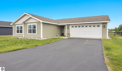 /international/us/3664-tanager-drive-traverse-city-mi-110108905329/