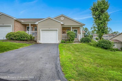 /international/us/8-parkland-drive-south-abington-twp-pa-110100927803/