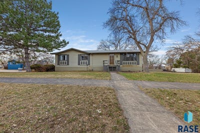 /international/us/2415-e-franklin-st-pierre-sd-110106849074/