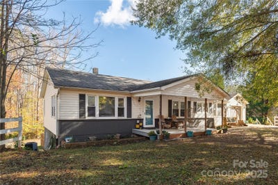 /international/us/21-walker-street-extension-columbus-nc-110103523228/