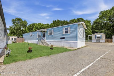 /international/us/48-pine-creek-village-hazlet-nj-110108468145/
