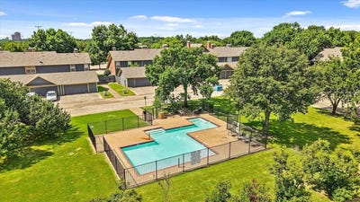 /international/us/240-cobblestone-row-denton-tx-110100502308/
