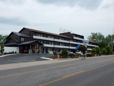 /international/us/325-gretna-road-branson-mo-110109155699/