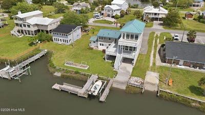 /international/us/113-cedar-lane-cedar-point-nc-110107895901/