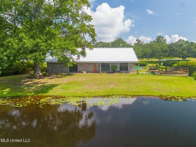 /international/us/16450-bell-creek-road-pass-christian-ms-110100451332/