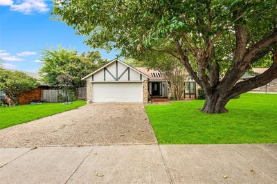 /international/us/105-lakeway-drive-benbrook-tx-110104501691/
