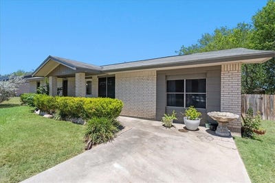 /international/us/1304-amy-street-george-west-tx-110101178318/