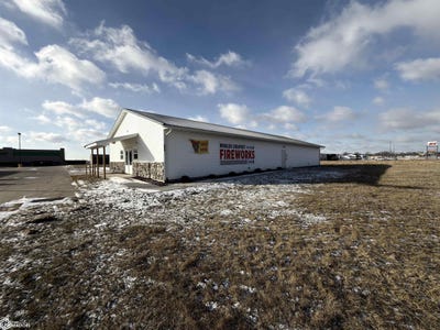 /international/us/205-s-wiley-avenue-washington-ia-110105976955/