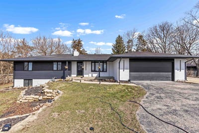 /international/us/7010-prairie-hill-road-south-beloit-il-110106694982/