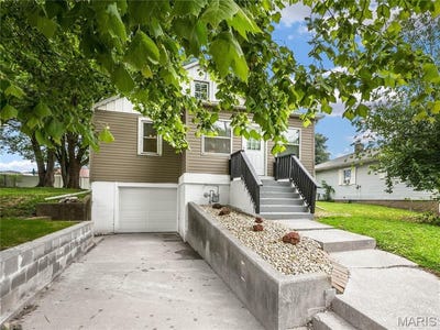 /international/us/530-poplar-street-highland-il-110100462537/