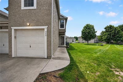 /international/us/840-s-woodson-court-gardner-ks-110108442322/