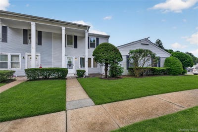 /international/us/8-valley-forge-court-ridge-ny-110109969810/