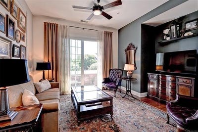 /international/us/5215-center-street-williamsburg-va-110110379235/