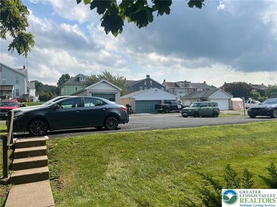 /international/us/526-broad-street-emmaus-boro-pa-110108496351/